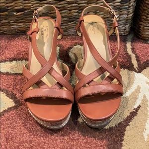 BNWT- Brown wedges